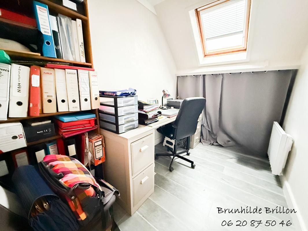 VIMY Proximité Vimy, pavillon 145M² en semi plain pied, 4 chambres, bureau 15