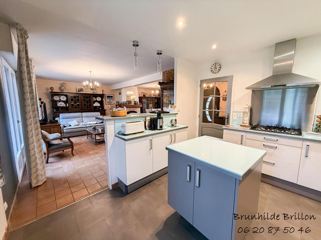 VIMY Proximité Vimy, pavillon 145M² en semi plain pied, 4 chambres, bureau 7