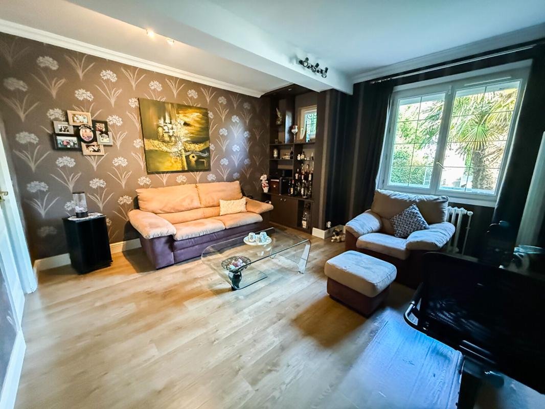 VIMY Maison semi plain-pied 220M², 5 à 6 chambres, sous sol complet jardin paysagé 12