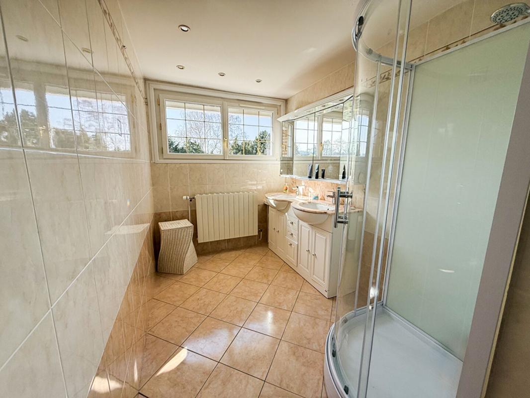 VIMY Maison semi plain-pied 220M², 5 à 6 chambres, sous sol complet jardin paysagé 16