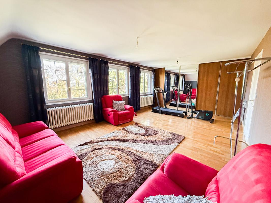 VIMY Maison semi plain-pied 220M², 5 à 6 chambres, sous sol complet jardin paysagé 18