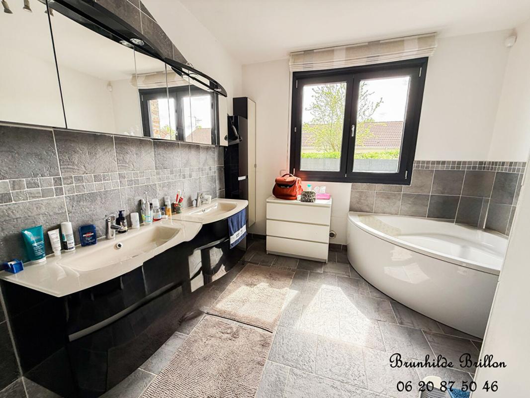 LENS Pavillon 215m², 3 chambres, bureau, garage, piscine, jardin 11