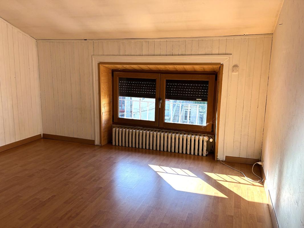 SAINT-ETIENNE SAINT ETIENNE 42000 Centre ville Appartement 80m² en duplex 3 chambres à rafraichir 10