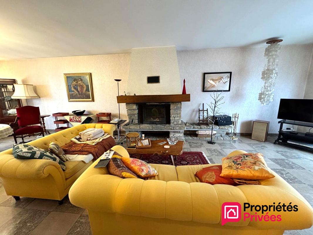 BOULOGNE-SUR-MER Votre agence "Propriétés-Privées" vous propose : 8