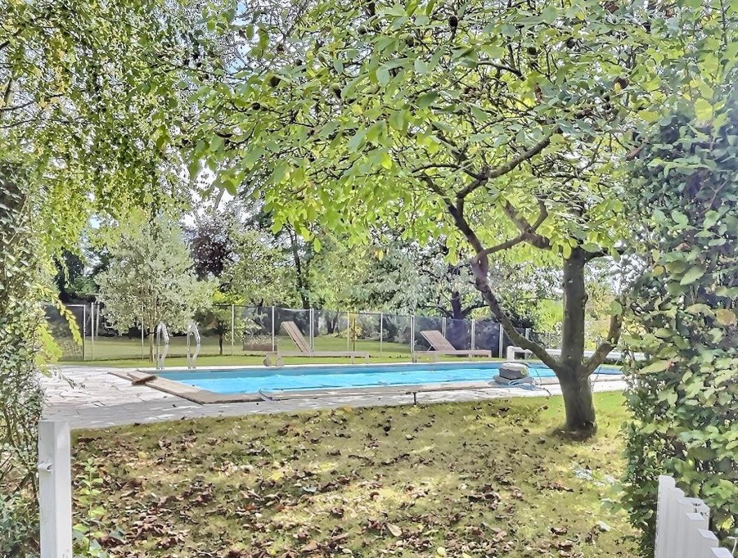 CUCQ Jolie Propriété sur 4136M2 avec piscine 15