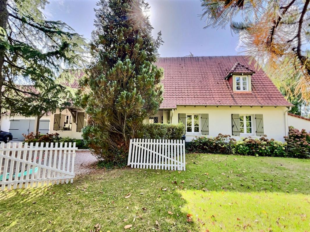 CUCQ Jolie Propriété sur 4136M2 avec piscine 16