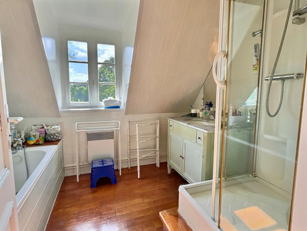 CUCQ Jolie Propriété sur 4136M2 avec piscine 17