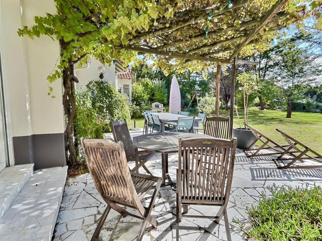 CUCQ Jolie Propriété sur 4136M2 avec piscine 9