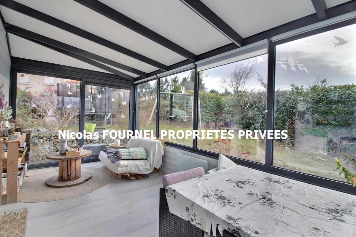 SAINT-ROMAIN-LES-ATHEUX EN EXCLUSIVITE SAINT ROMAIN LES ATHEUX 42660 maison contemporaine en demi-niveaux 89m² habitables 3 chambres sur 970m² de terrain 10