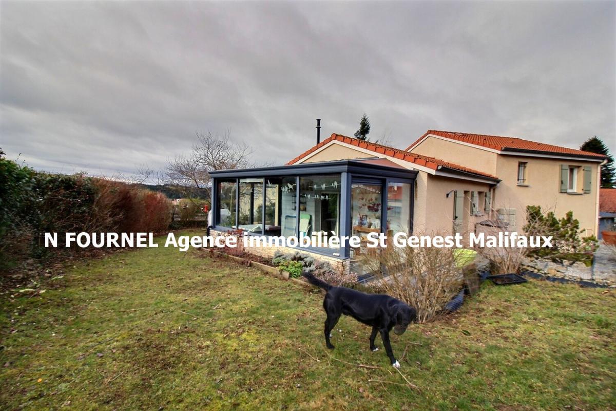 SAINT-ROMAIN-LES-ATHEUX EN EXCLUSIVITE SAINT ROMAIN LES ATHEUX 42660 maison contemporaine en demi-niveaux 89m² habitables 3 chambres sur 970m² de terrain 12