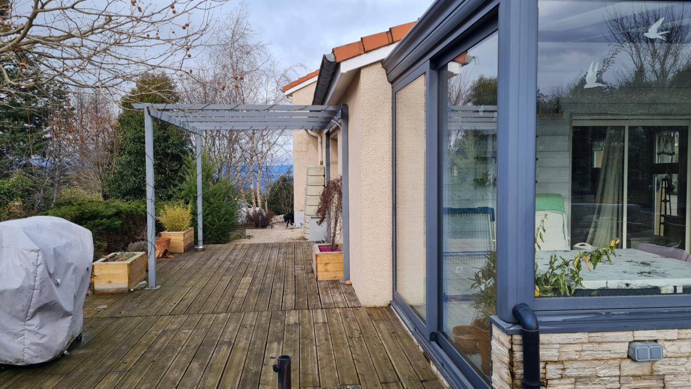 SAINT-ROMAIN-LES-ATHEUX EN EXCLUSIVITE SAINT ROMAIN LES ATHEUX 42660 maison contemporaine en demi-niveaux 89m² habitables 3 chambres sur 970m² de terrain 14