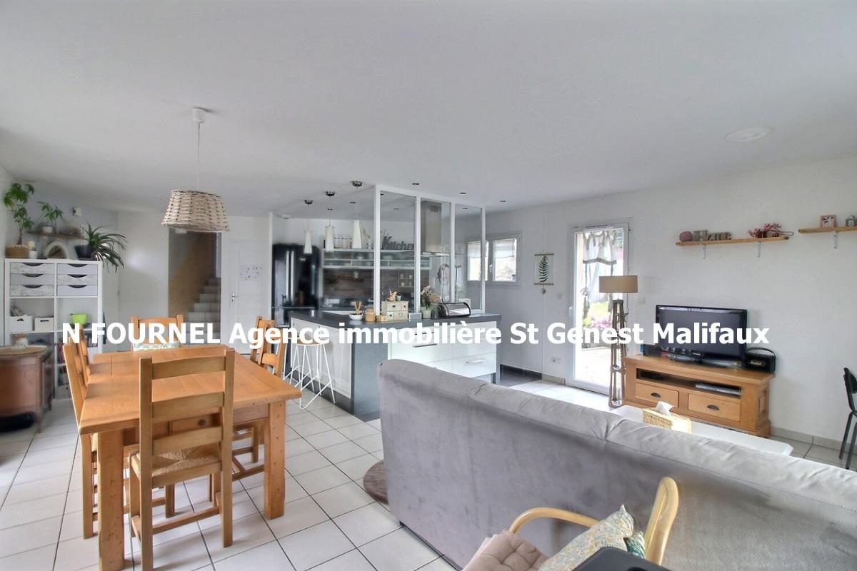 SAINT-ROMAIN-LES-ATHEUX EN EXCLUSIVITE SAINT ROMAIN LES ATHEUX 42660 maison contemporaine en demi-niveaux 89m² habitables 3 chambres sur 970m² de terrain 4