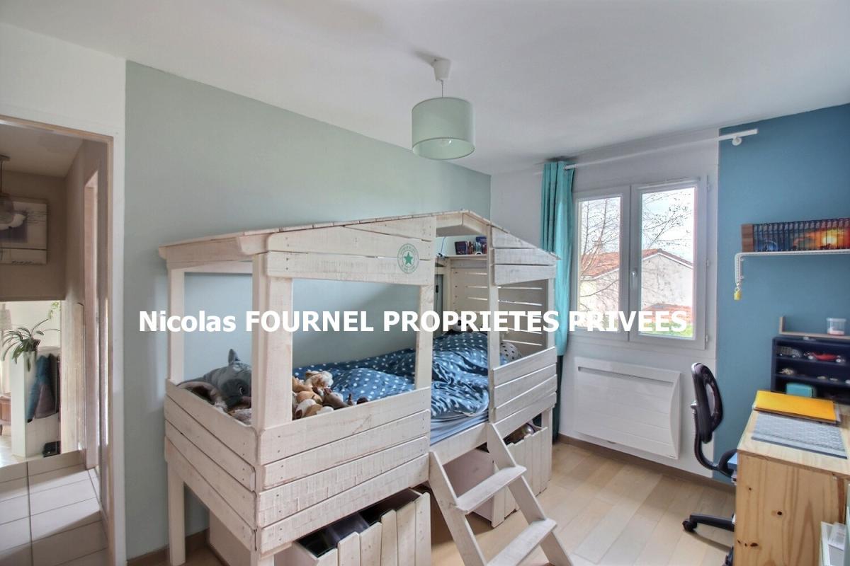 SAINT-ROMAIN-LES-ATHEUX EN EXCLUSIVITE SAINT ROMAIN LES ATHEUX 42660 maison contemporaine en demi-niveaux 89m² habitables 3 chambres sur 970m² de terrain 7