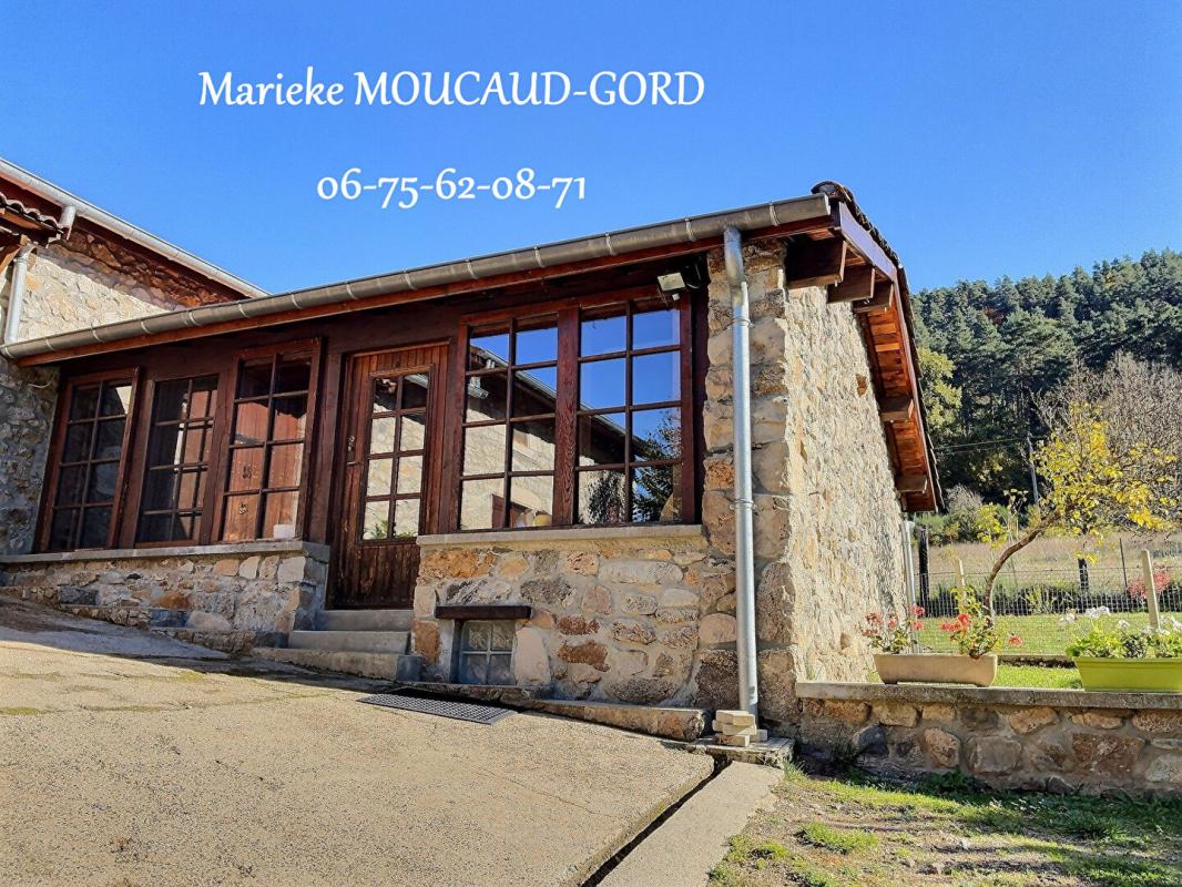 BEAUZAC Beauzac 43590 Maison en pierre rénovée 150 m²  4 chambres terrain clos 1489m² 3