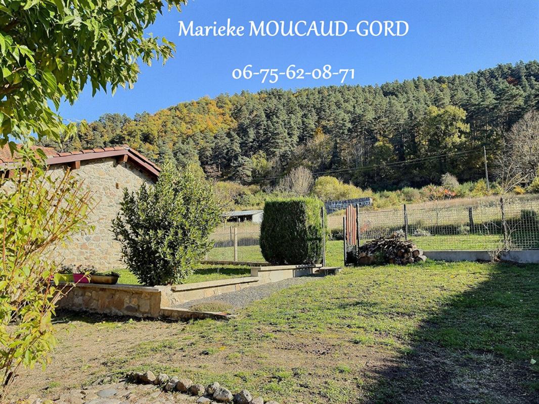 BEAUZAC Beauzac 43590 Maison en pierre rénovée 150 m²  4 chambres terrain clos 1489m² 4