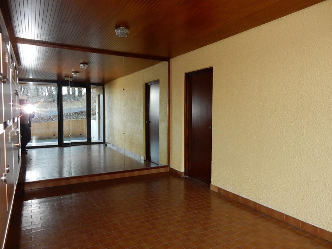 LE PUY-EN-VELAY Le Puy-En-Velay 43000 bel appartement traversant entièrement rénové de 74,5 m², 4 pièces dont 3 chambres 13