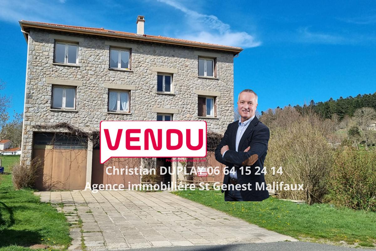 SAINT-REGIS-DU-COIN Saint Régis du coin  42660 immeuble  en pierre sur trois niveaux plus combles 100m² de garage possibilité 4 appartements plus combles sur 2100 de terrain en partie constructible 10