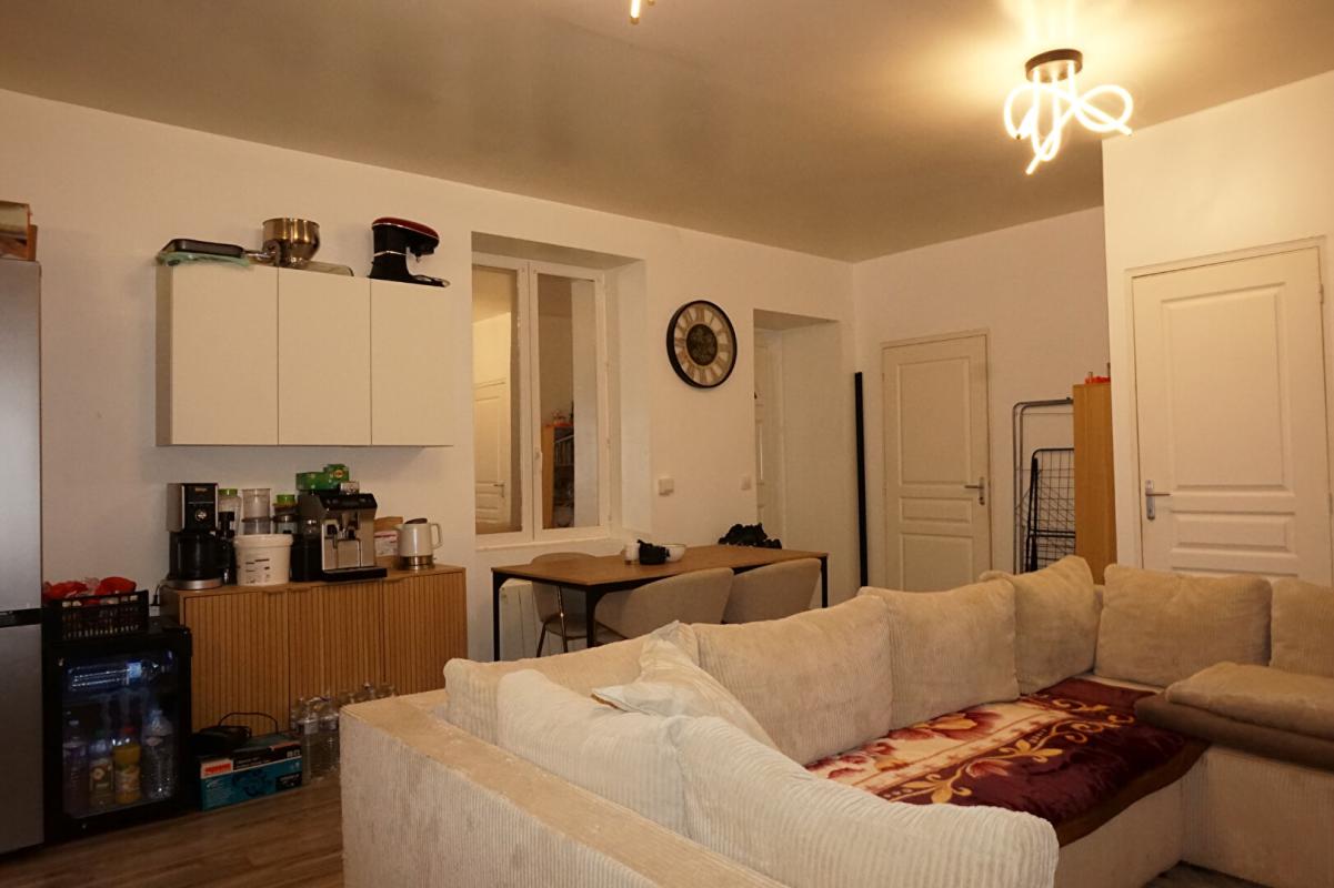 FIRMINY FIRMINY CENTRE 42700 appartement avec locataire en place 46.2m² une chambre 6