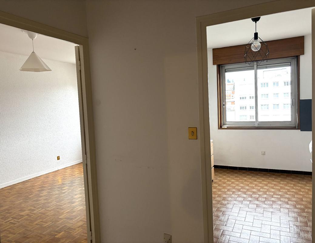 SAINT-ETIENNE Saint Etienne 42100 Appartement 46.89m² une chambre 6