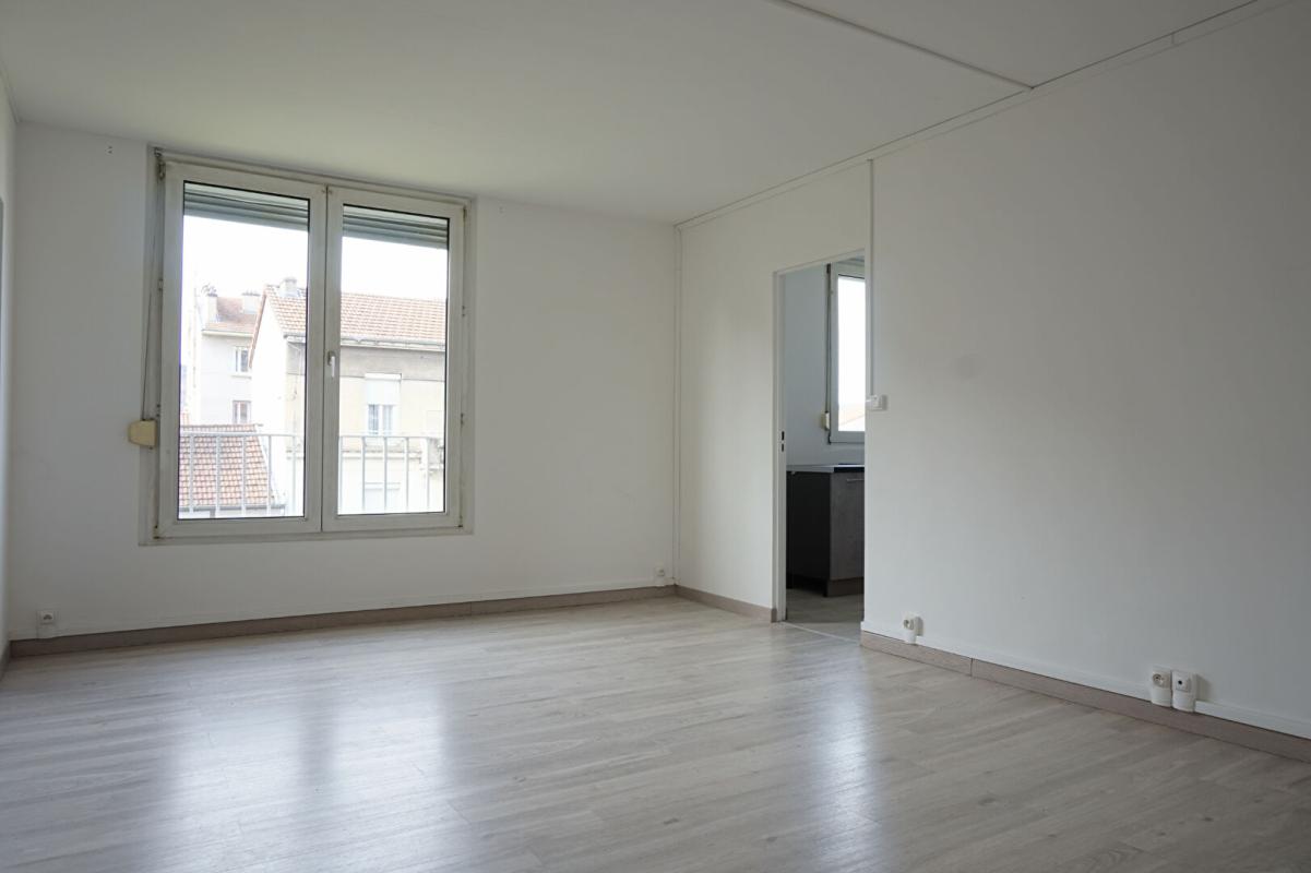 FIRMINY Firminy 42700 hyper centre Appartement traversant 67 m² 2 chambres 1