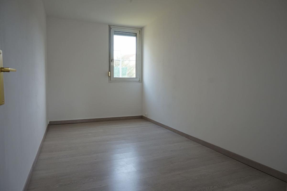 FIRMINY Firminy 42700 hyper centre Appartement traversant 67 m² 2 chambres 6