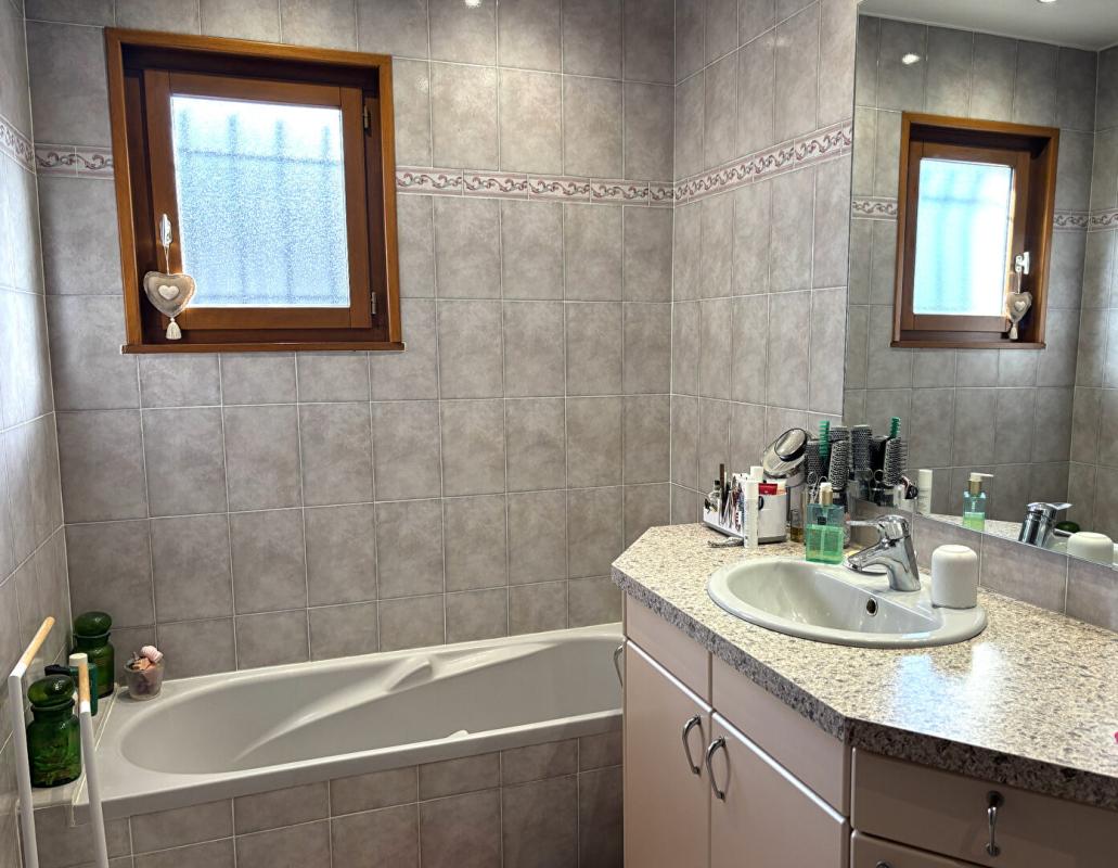 SAINT-ETIENNE St ETIENNE 42100 proche IUT, Villa sur sous-sol 130m² habitables 3 chambres grand garage sur 851m² de terrain 10