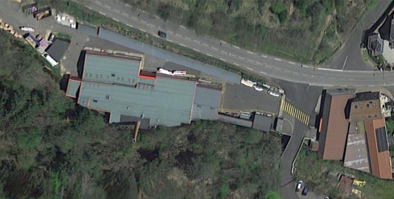 DUNIERES Dunières  43220 1170m² de  locaux d'activité comprenant des bureaux, un bâtiment industriel et des locaux à usage de stockage 4