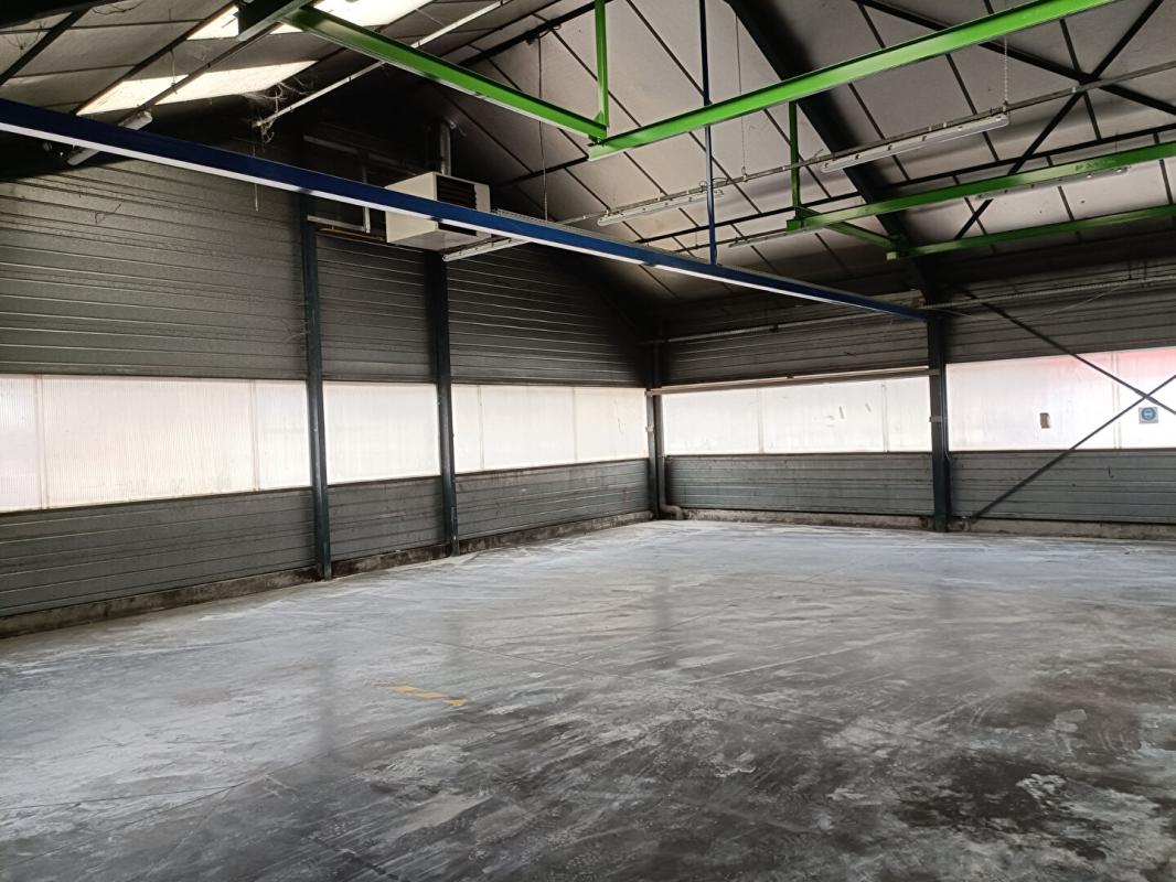 DUNIERES Dunières  43220 1170m² de  locaux d'activité comprenant des bureaux, un bâtiment industriel et des locaux à usage de stockage 7