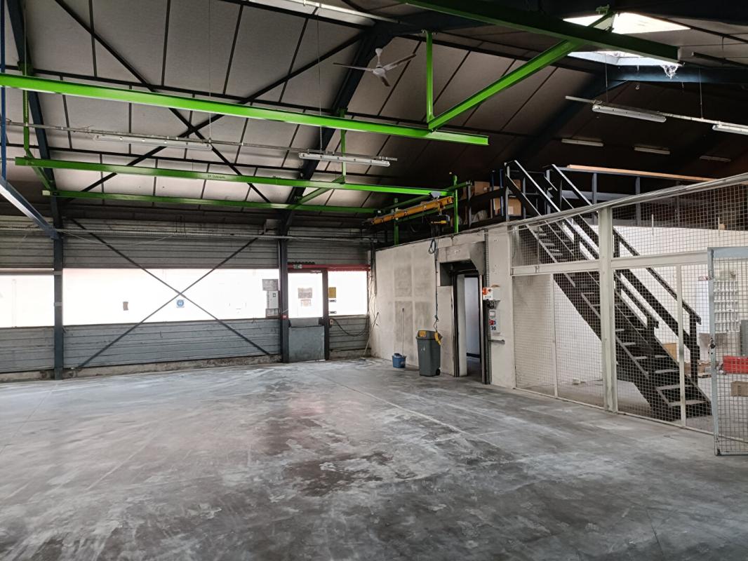 DUNIERES Dunières  43220 1170m² de  locaux d'activité comprenant des bureaux, un bâtiment industriel et des locaux à usage de stockage 8