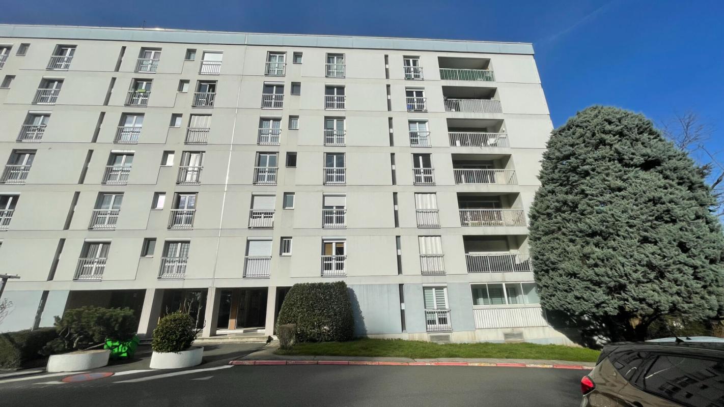 SAINT-ETIENNE Saint Etienne 42100 Appartement 46m² 3 pièces une chambre une cave 1