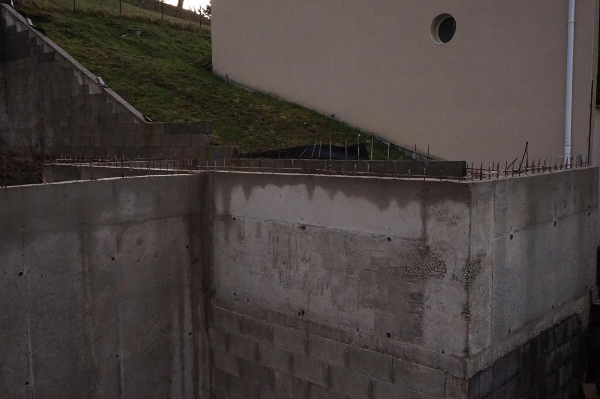 UNIEUX UNIEUX 42240 terrain constructible viabilisé 764m² PC purgé certains travaux déjà réalisés 15