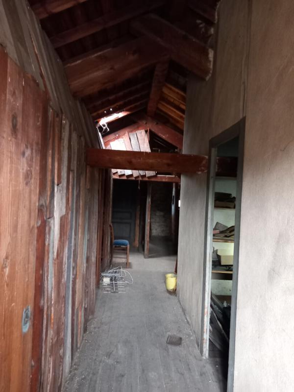 DUNIERES Dunières 43220 immeuble élevé sur caves comprenant trois niveaux plus combles aménageables sur 1148m² de terrain 16