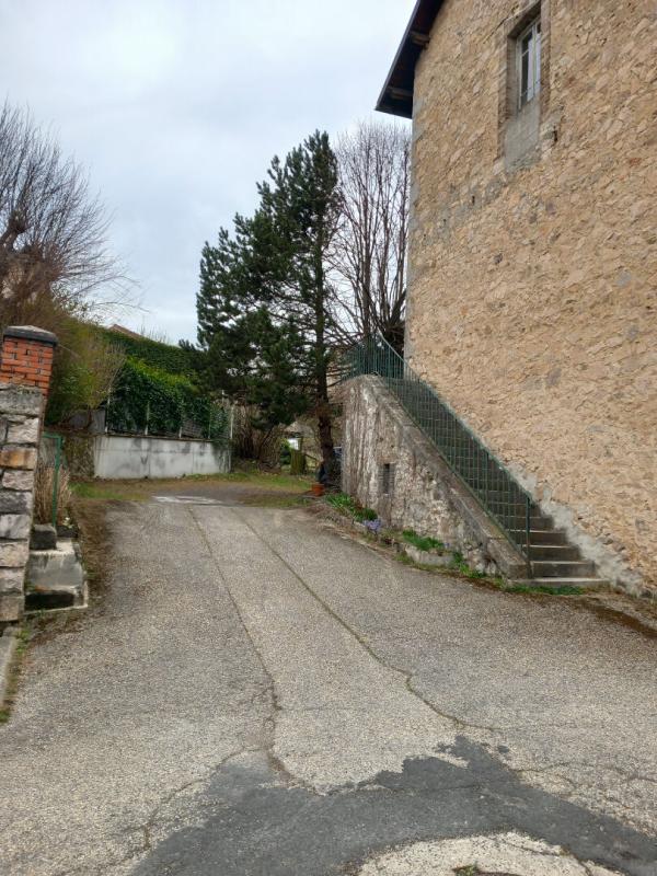 DUNIERES Dunières 43220 immeuble élevé sur caves comprenant trois niveaux plus combles aménageables sur 1148m² de terrain 3