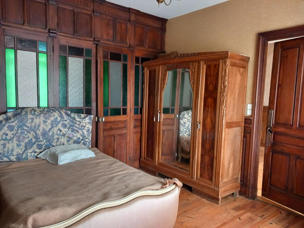 DUNIERES Dunières 43220 immeuble élevé sur caves comprenant trois niveaux plus combles aménageables sur 1148m² de terrain 9