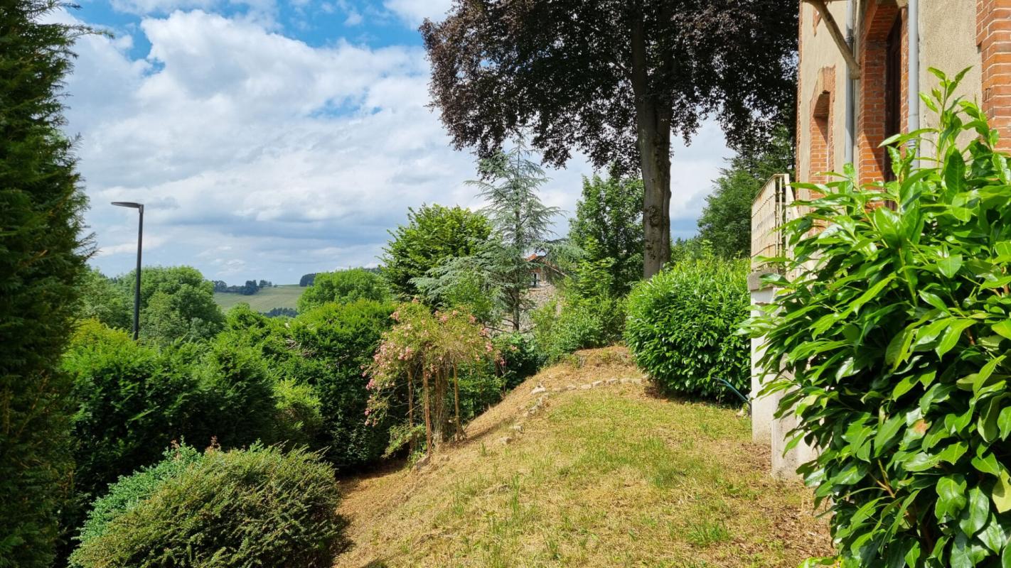 PLANFOY PLANFOY 42660 EXCLUSIVITE Maison bourgeoise de 1912 exposée Sud-Ouest environ 145m² habitables 4 chambres sur 1179m² de terrain 14