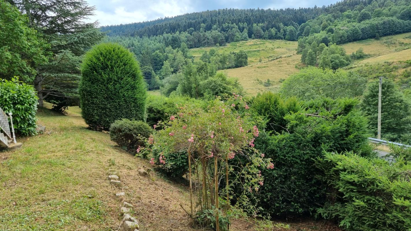 PLANFOY PLANFOY 42660 EXCLUSIVITE Maison bourgeoise de 1912 exposée Sud-Ouest environ 145m² habitables 4 chambres sur 1179m² de terrain 15