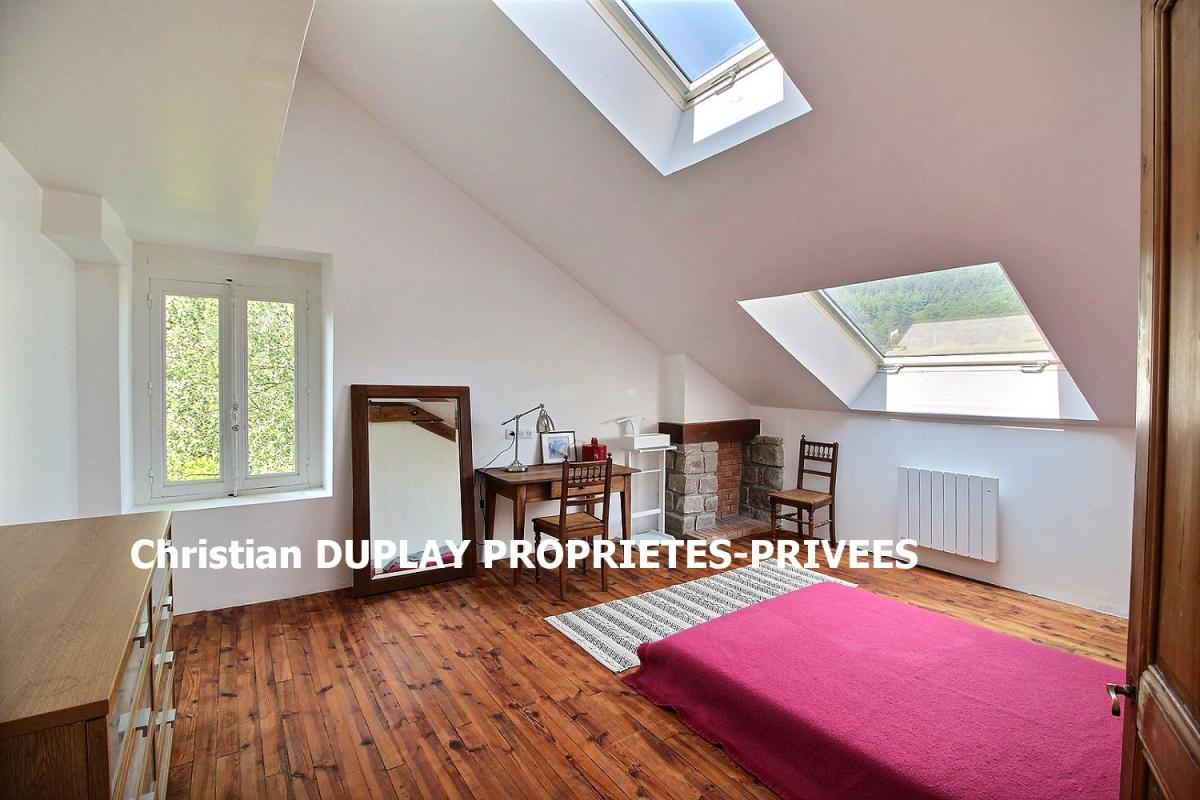 PLANFOY PLANFOY 42660 EXCLUSIVITE Maison bourgeoise de 1912 exposée Sud-Ouest environ 145m² habitables 4 chambres sur 1179m² de terrain 7