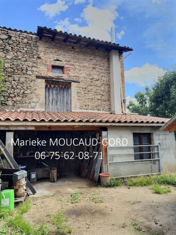 VALPRIVAS Maison de village au coeur de Valprivas 95 m² 3 chambres 510 m² terrain et dépendances 12