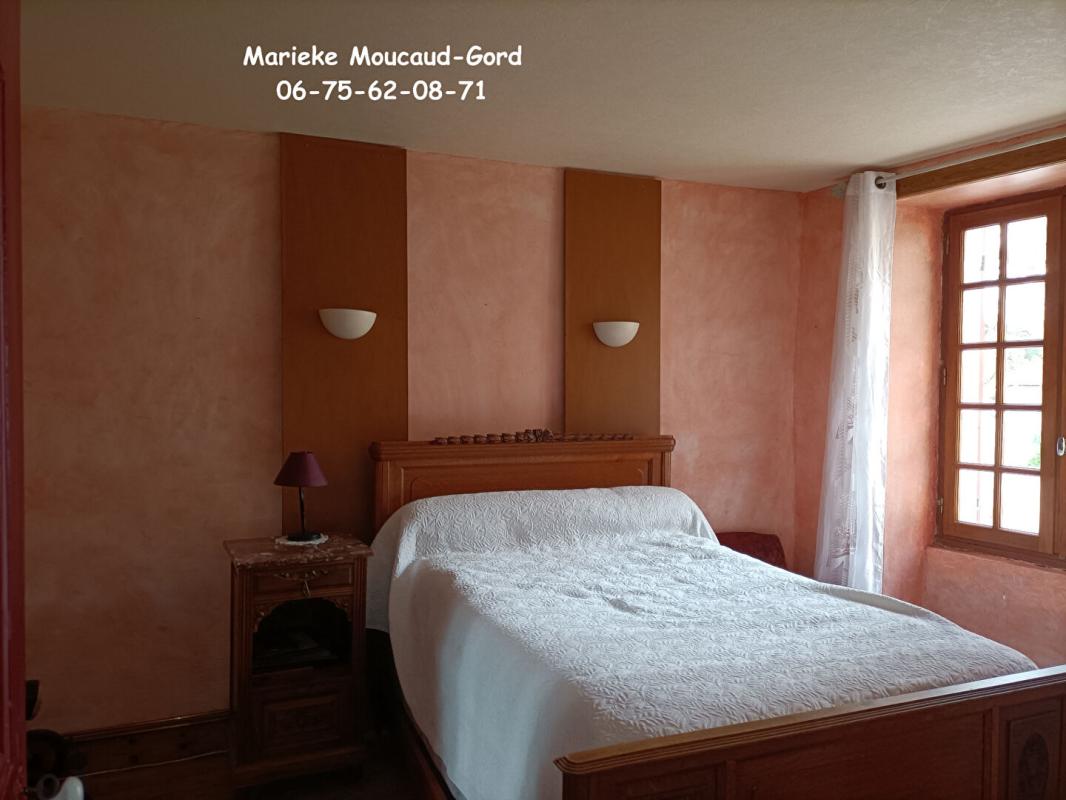 VALPRIVAS Maison de village au coeur de Valprivas 95 m² 3 chambres 510 m² terrain et dépendances 5