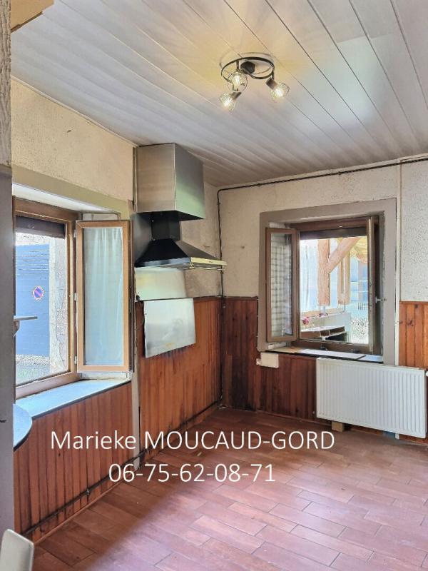 VALPRIVAS Maison de village au coeur de Valprivas 95 m² 3 chambres 510 m² terrain et dépendances 8