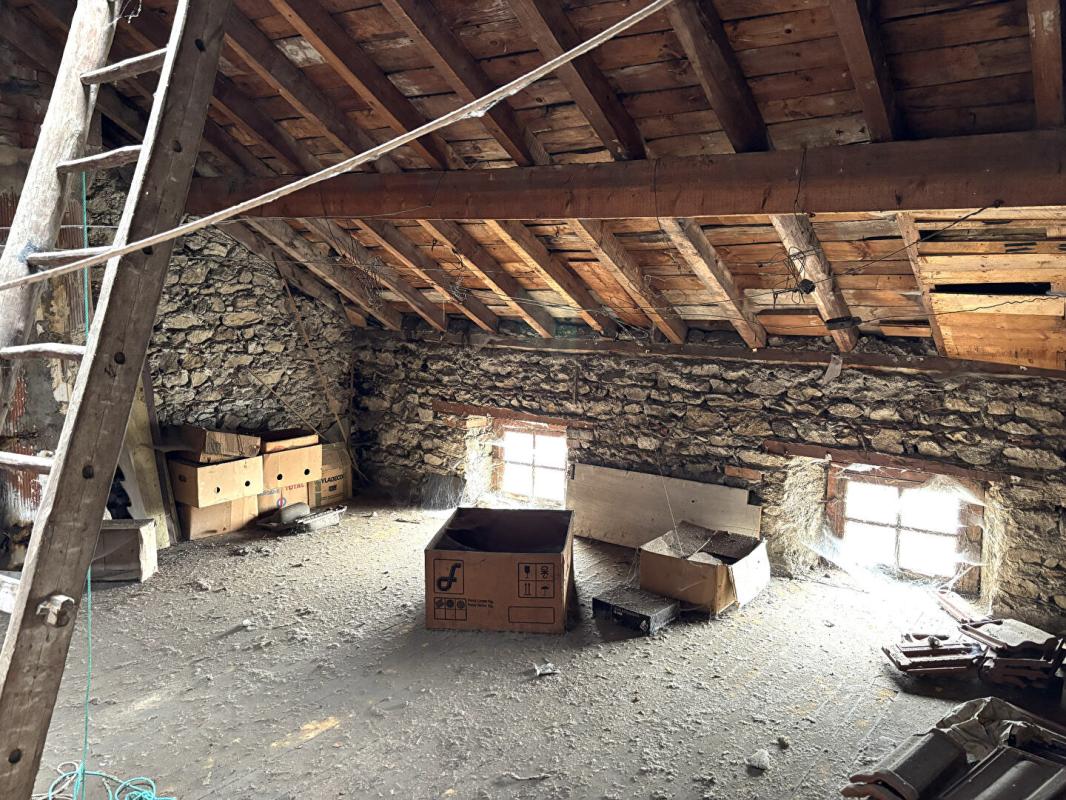 SAINT-ANTHEME Saint Anthème  63660 immeuble sur trois niveaux plus combles 180 m² 11