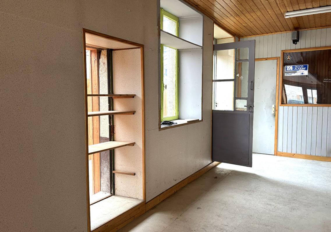 SAINT-ANTHEME Saint Anthème  63660 immeuble sur trois niveaux plus combles 180 m² 5