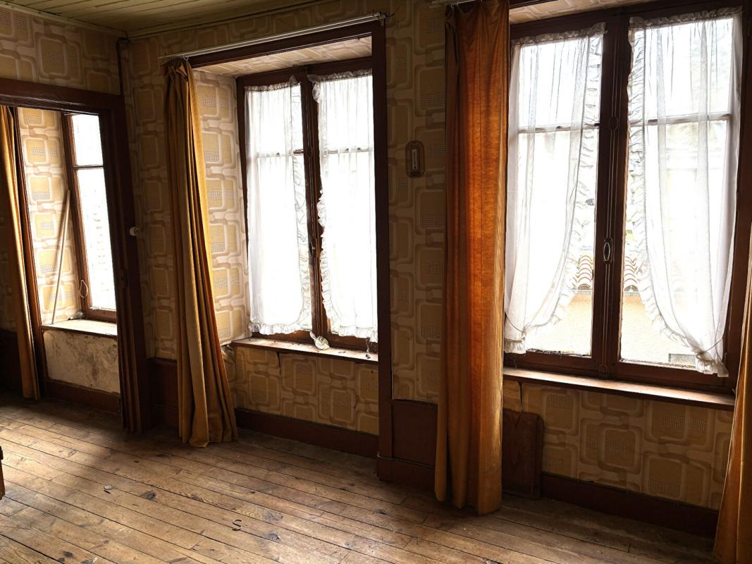 SAINT-ANTHEME Saint Anthème  63660 immeuble sur trois niveaux plus combles 180 m² 6