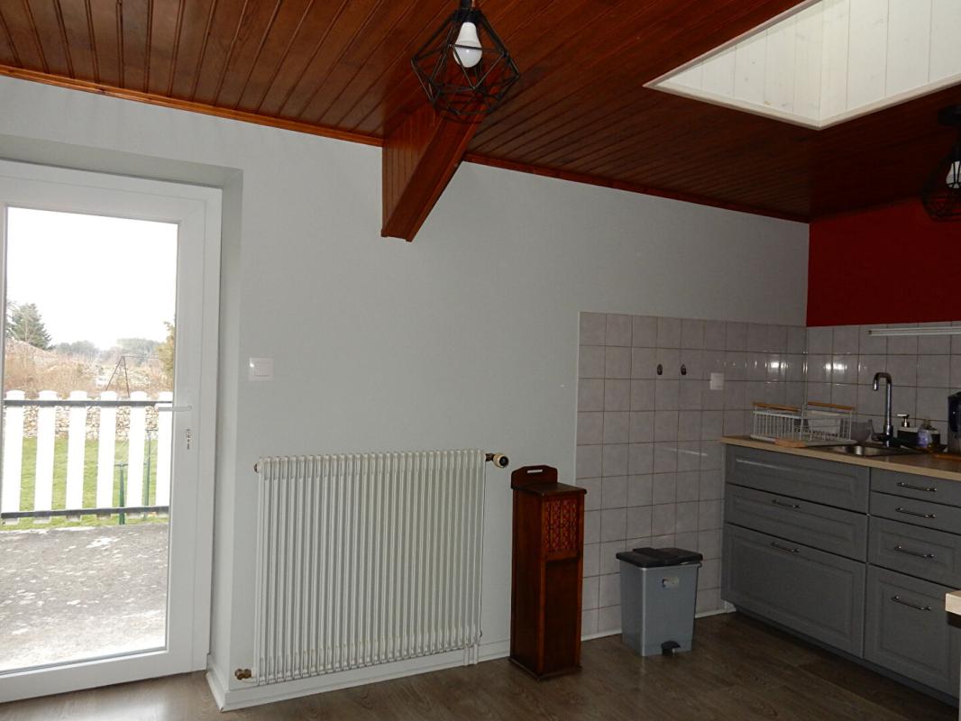 MONTFAUCON-EN-VELAY Montfaucon En Velay  43290 maison de village 63 m² 2 chambres garage cave sur 425m² de terrain 5