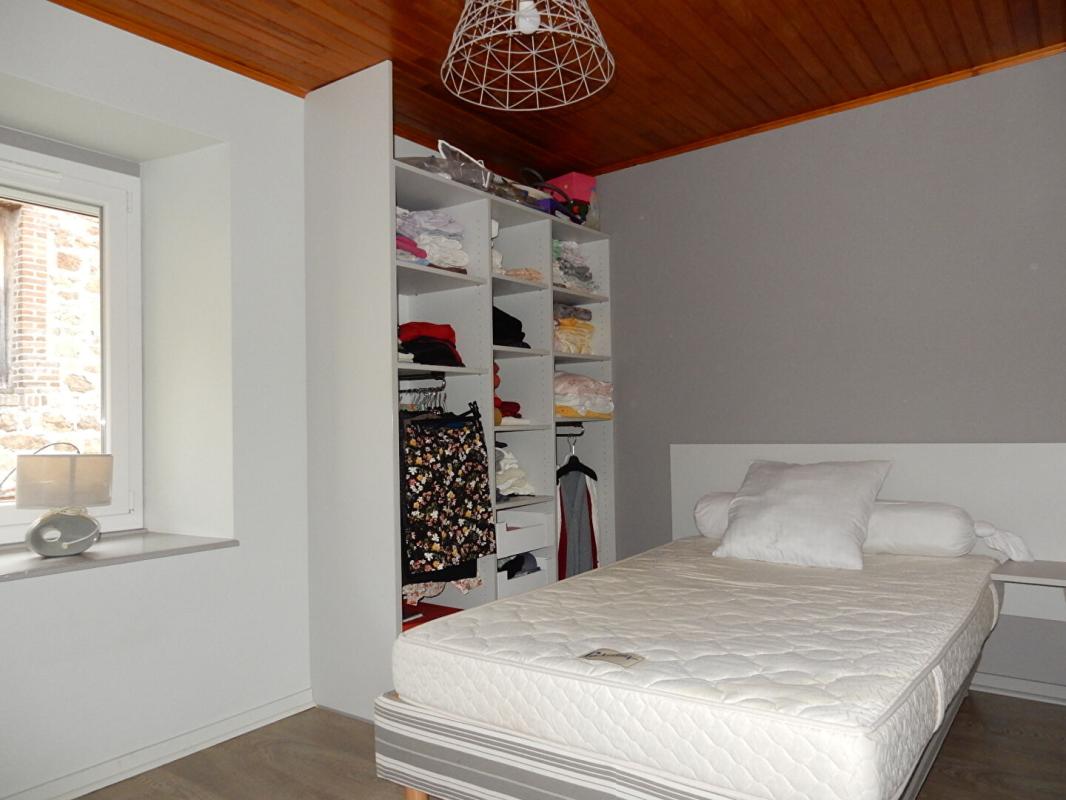 MONTFAUCON-EN-VELAY Montfaucon En Velay  43290 maison de village 63 m² 2 chambres garage cave sur 425m² de terrain 9