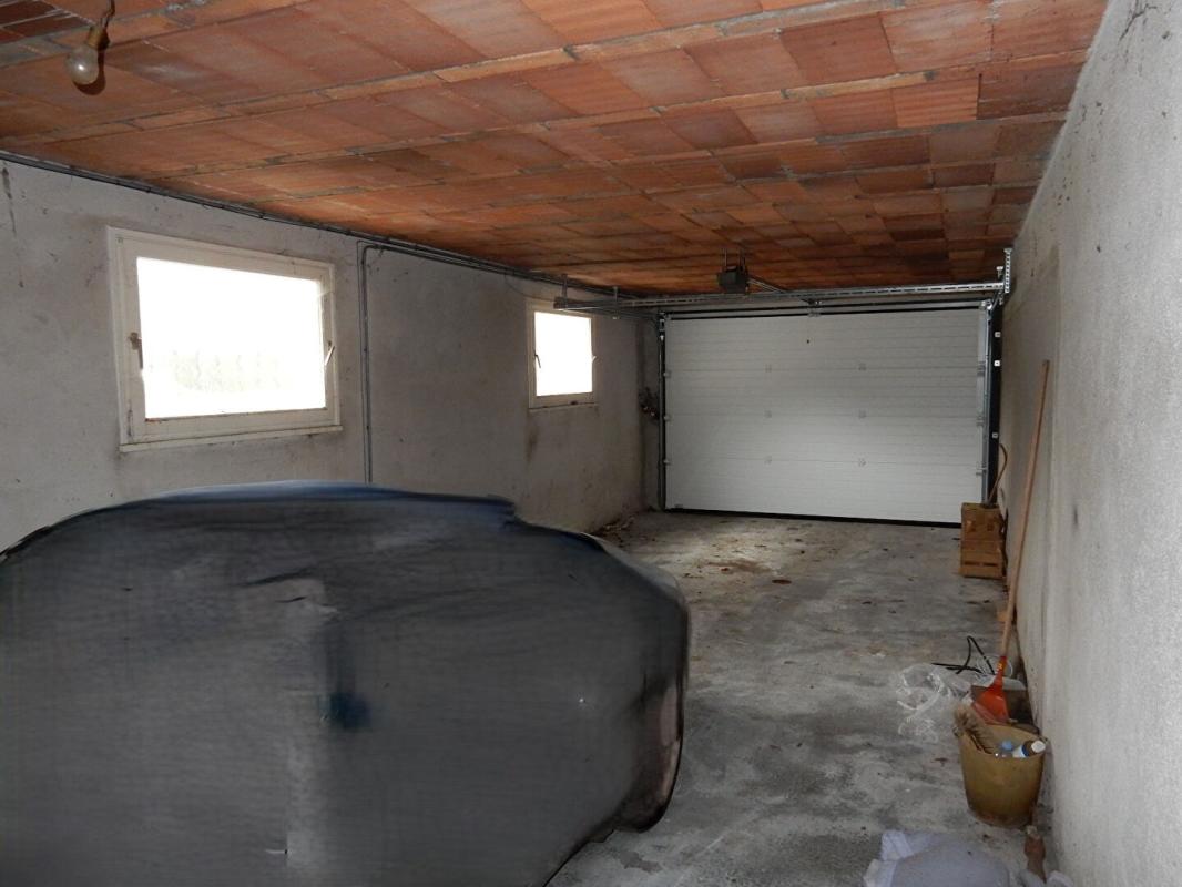 SAINT-JULIEN-CHAPTEUIL Saint-Julien-Chapteuil  43260  maison traditionnelle de 1972 sur deux niveaux élevés sur sous-sol  302 m² habitables 6 chambres sur 1613m² de terrain 14