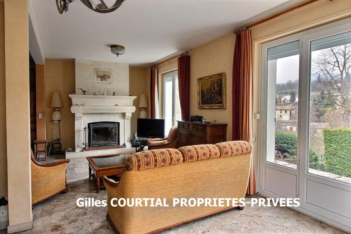 SAINT-JULIEN-CHAPTEUIL Saint-Julien-Chapteuil  43260  maison traditionnelle de 1972 sur deux niveaux élevés sur sous-sol  302 m² habitables 6 chambres sur 1613m² de terrain 4