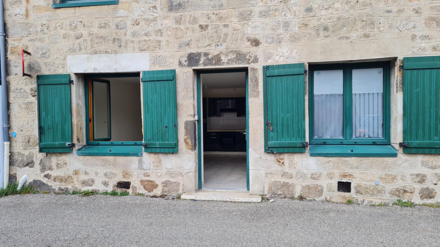 JONZIEUX Jonzieux 42660 Appartement 43.69m² cuisine équipée ouverte sur salon-séjour, une chambre, SDB avec WC 6