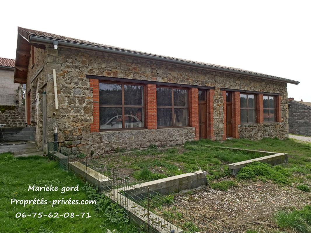 ESTIVAREILLES ESTIVAREILLES 42380 Belle Maison en pierre en plein centre du bourg 4 chambres, dépôt  de 128 m² et 400m² de terrain plat 10