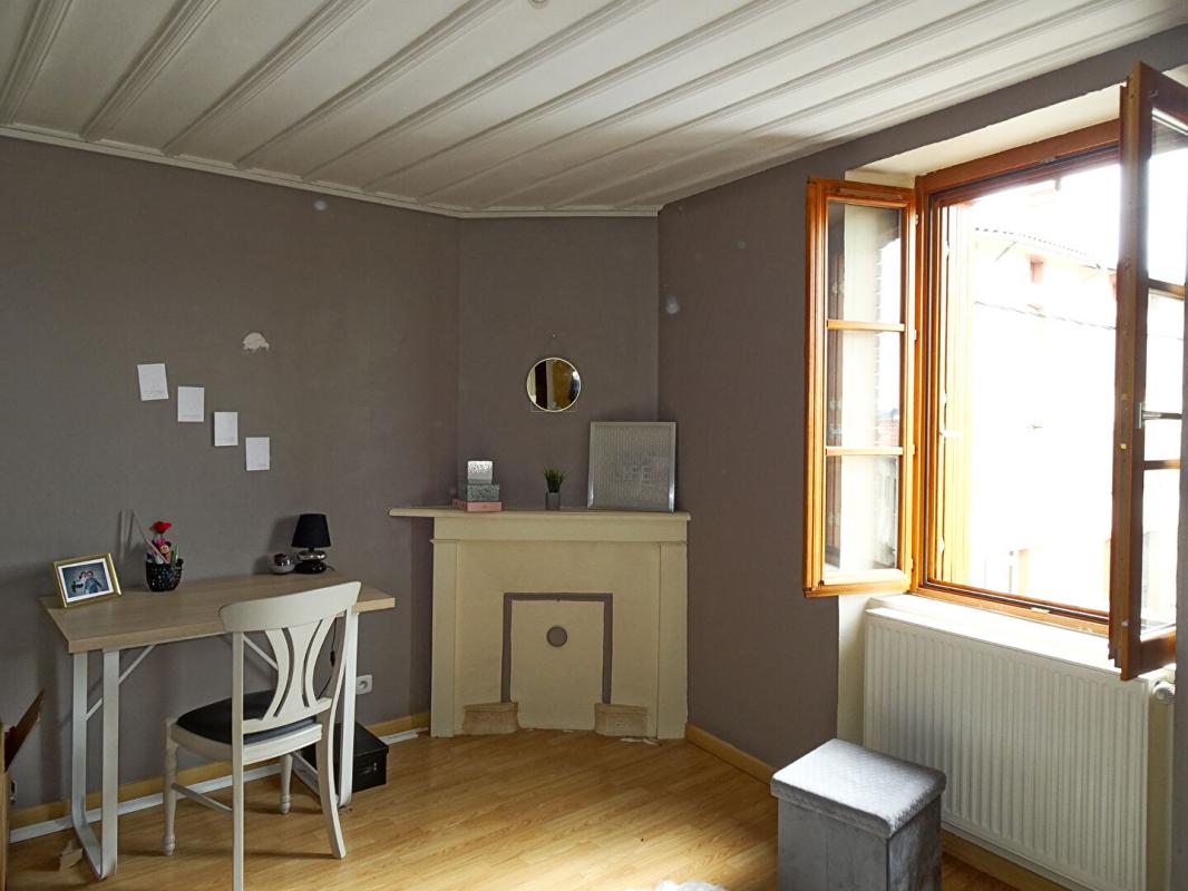 ESTIVAREILLES ESTIVAREILLES 42380 Belle Maison en pierre en plein centre du bourg 4 chambres, dépôt  de 128 m² et 400m² de terrain plat 4